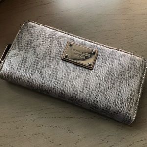 Michael Kors Metallic Wallet